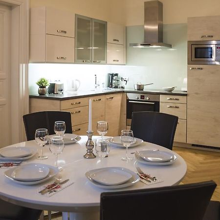 Modern Apartment Vsehrdova Praga Esterno foto
