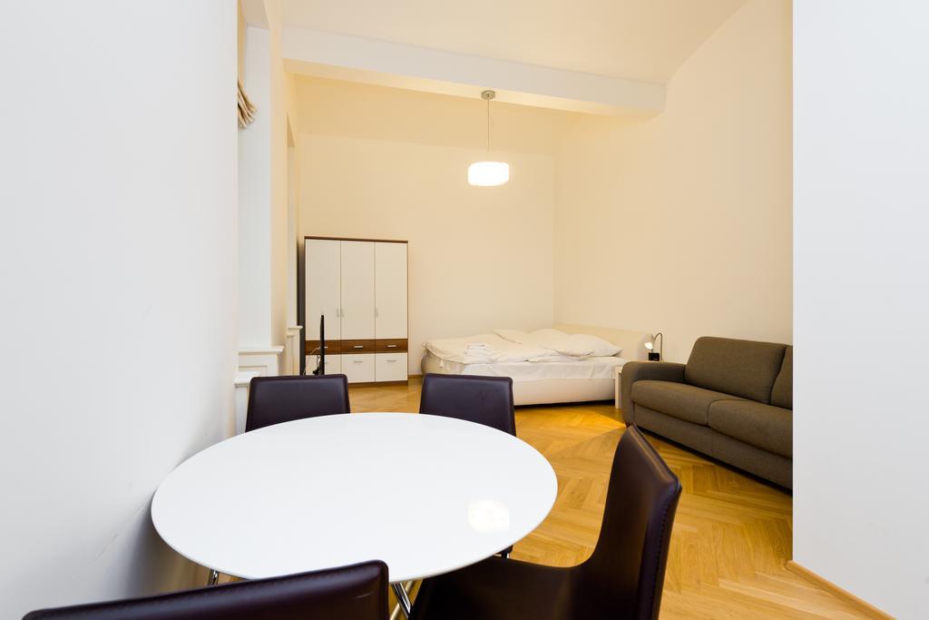 Modern Apartment Vsehrdova Praga Camera foto