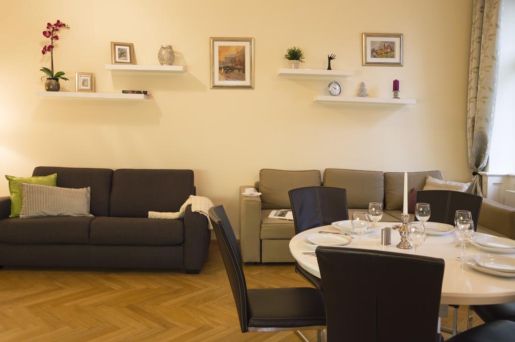 Modern Apartment Vsehrdova Praga Esterno foto