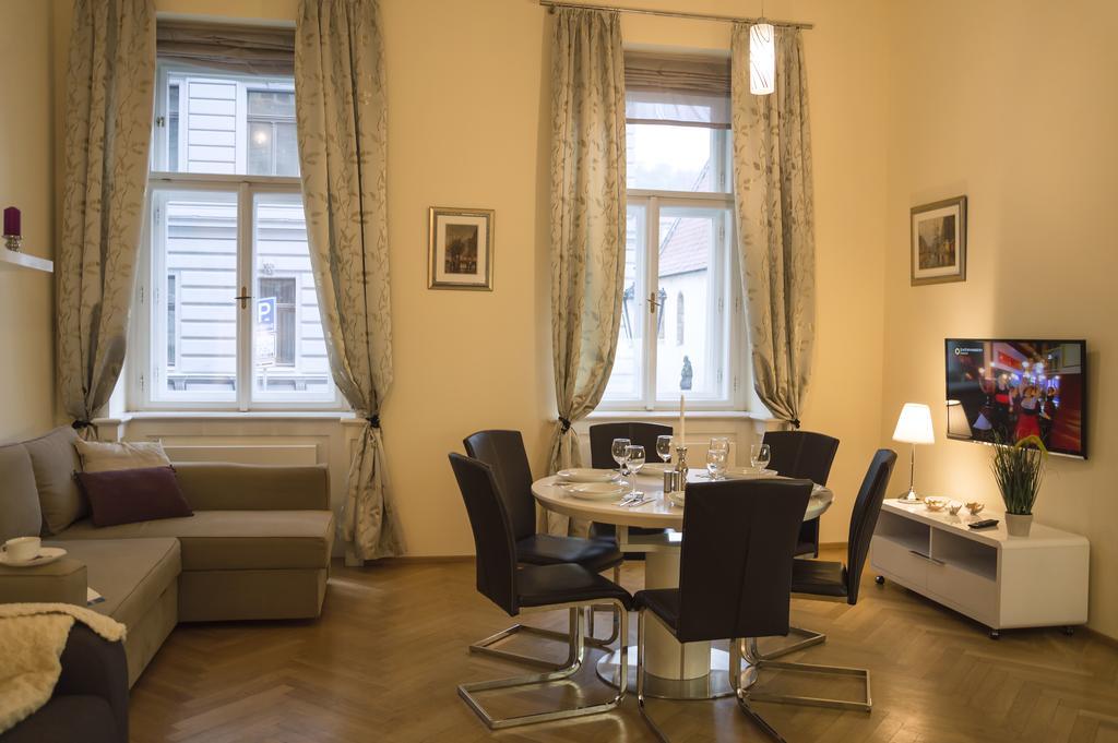 Modern Apartment Vsehrdova Praga Esterno foto
