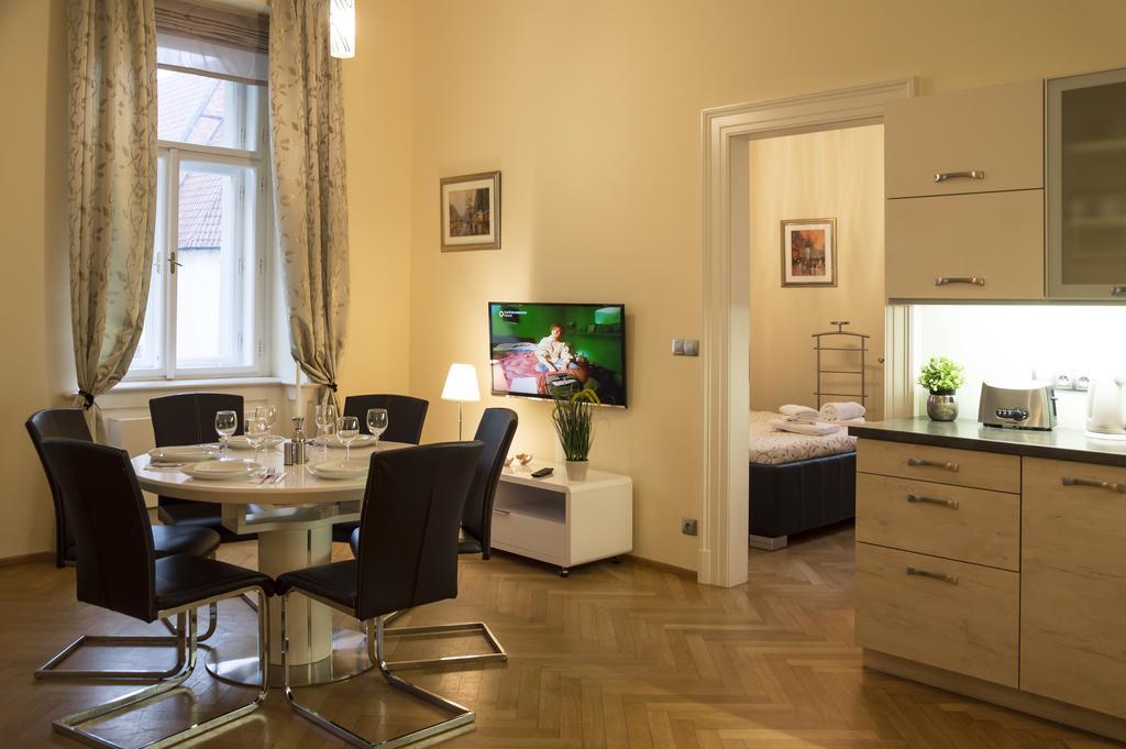 Modern Apartment Vsehrdova Praga Esterno foto