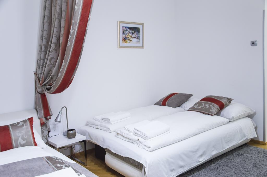 Modern Apartment Vsehrdova Praga Esterno foto