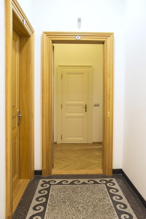 Modern Apartment Vsehrdova Praga Esterno foto