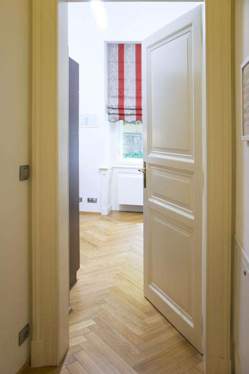 Modern Apartment Vsehrdova Praga Esterno foto