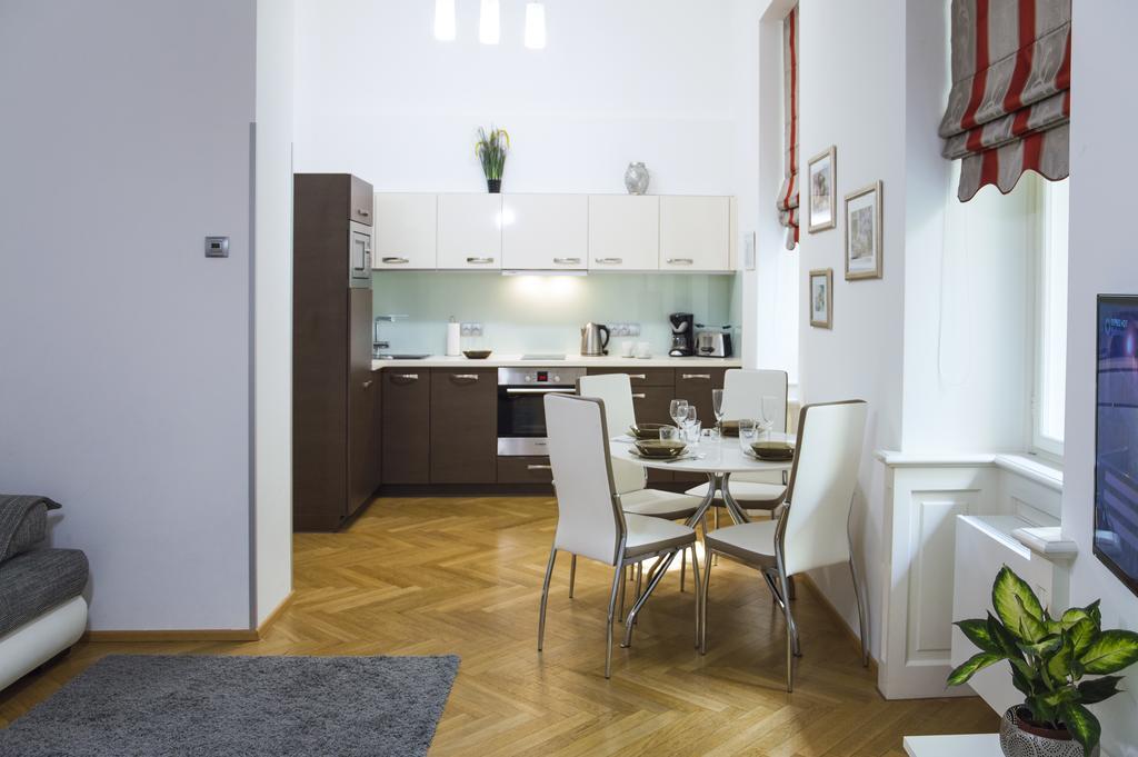 Modern Apartment Vsehrdova Praga Esterno foto